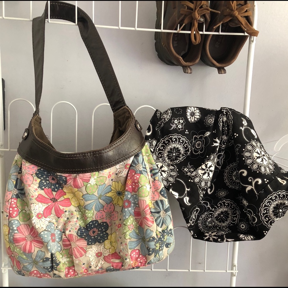 Thirty one pocket book with another skirt for it